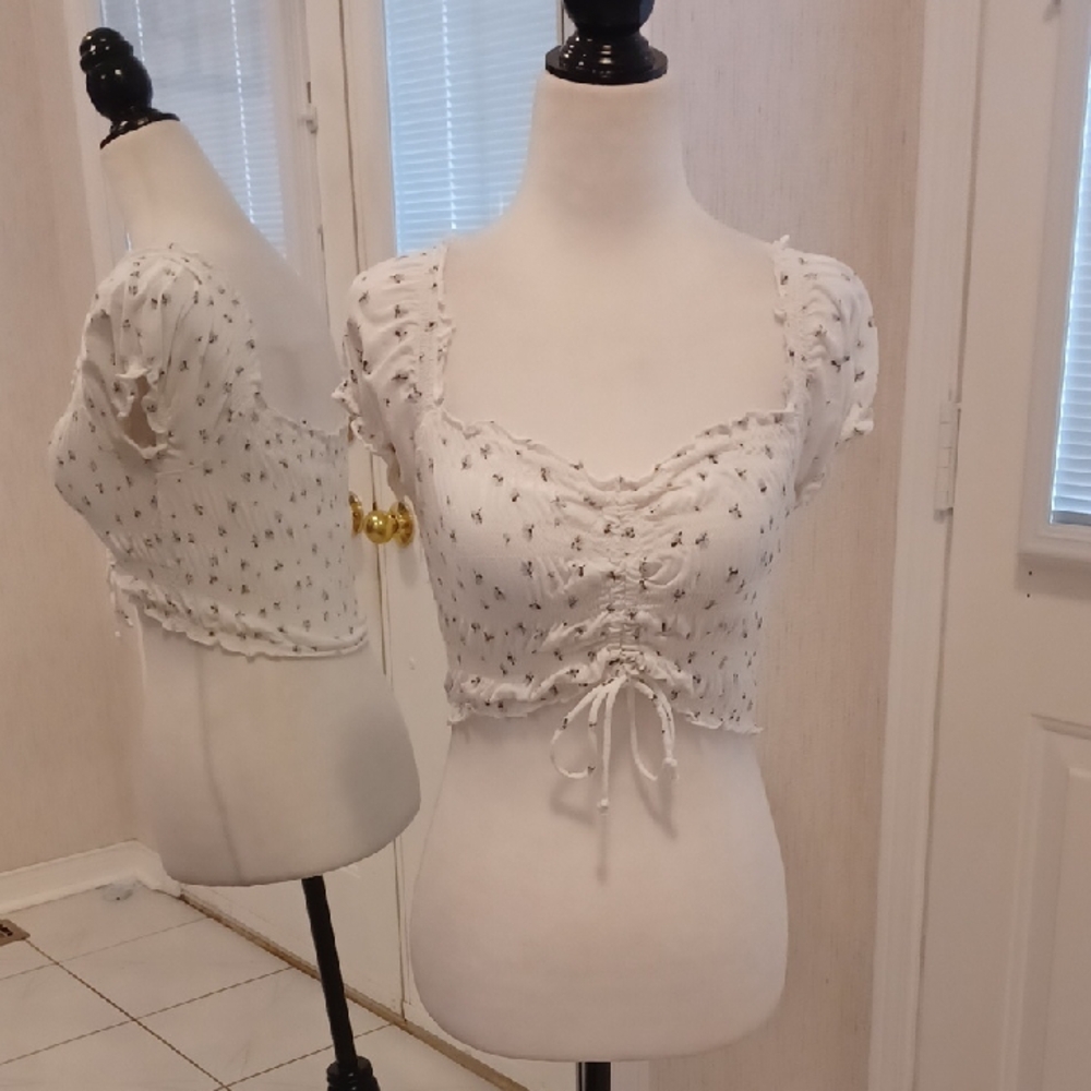 4/$40 White Floral Ruched Blouse - Size XS